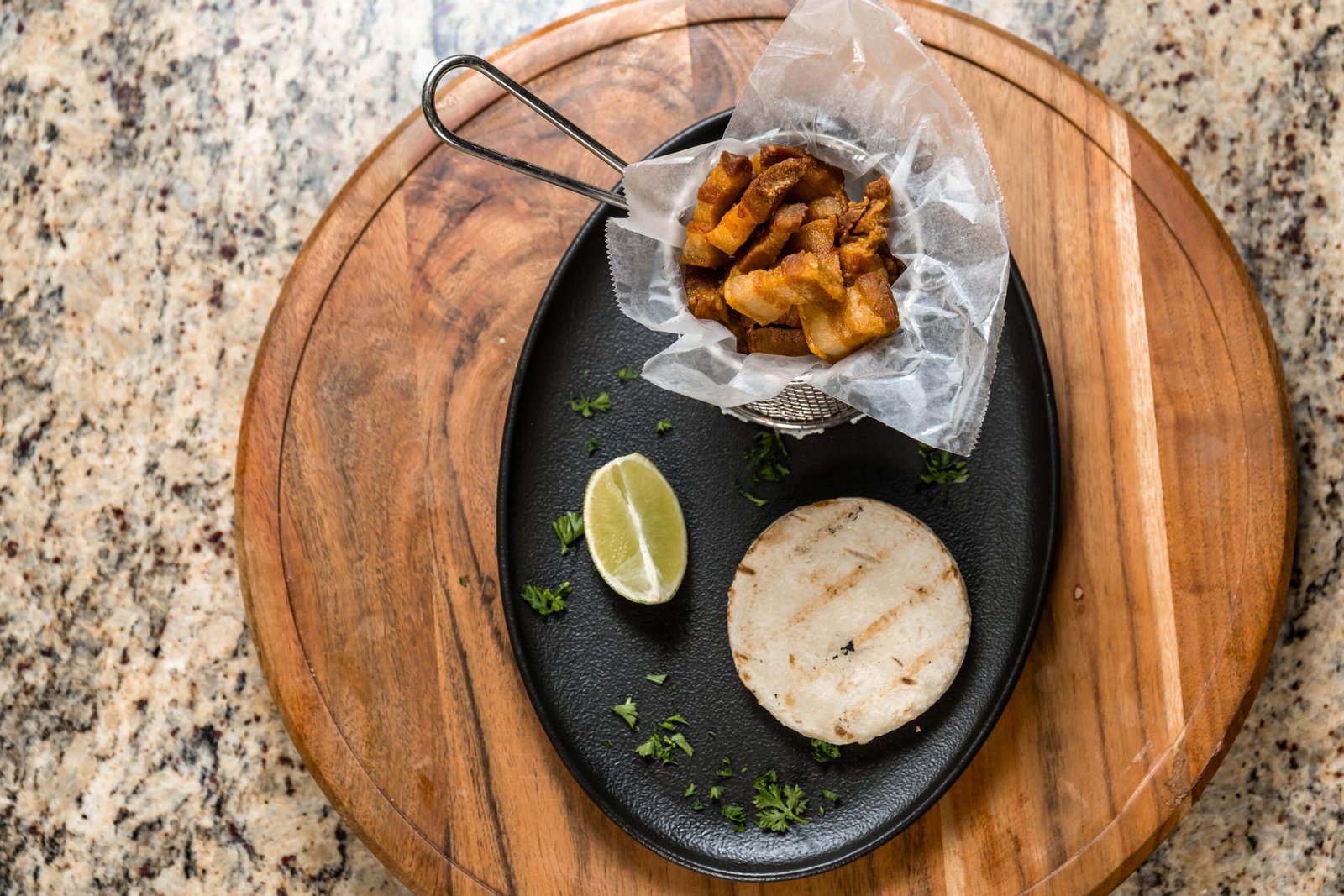 Chicharron con Arepa Pequena 3