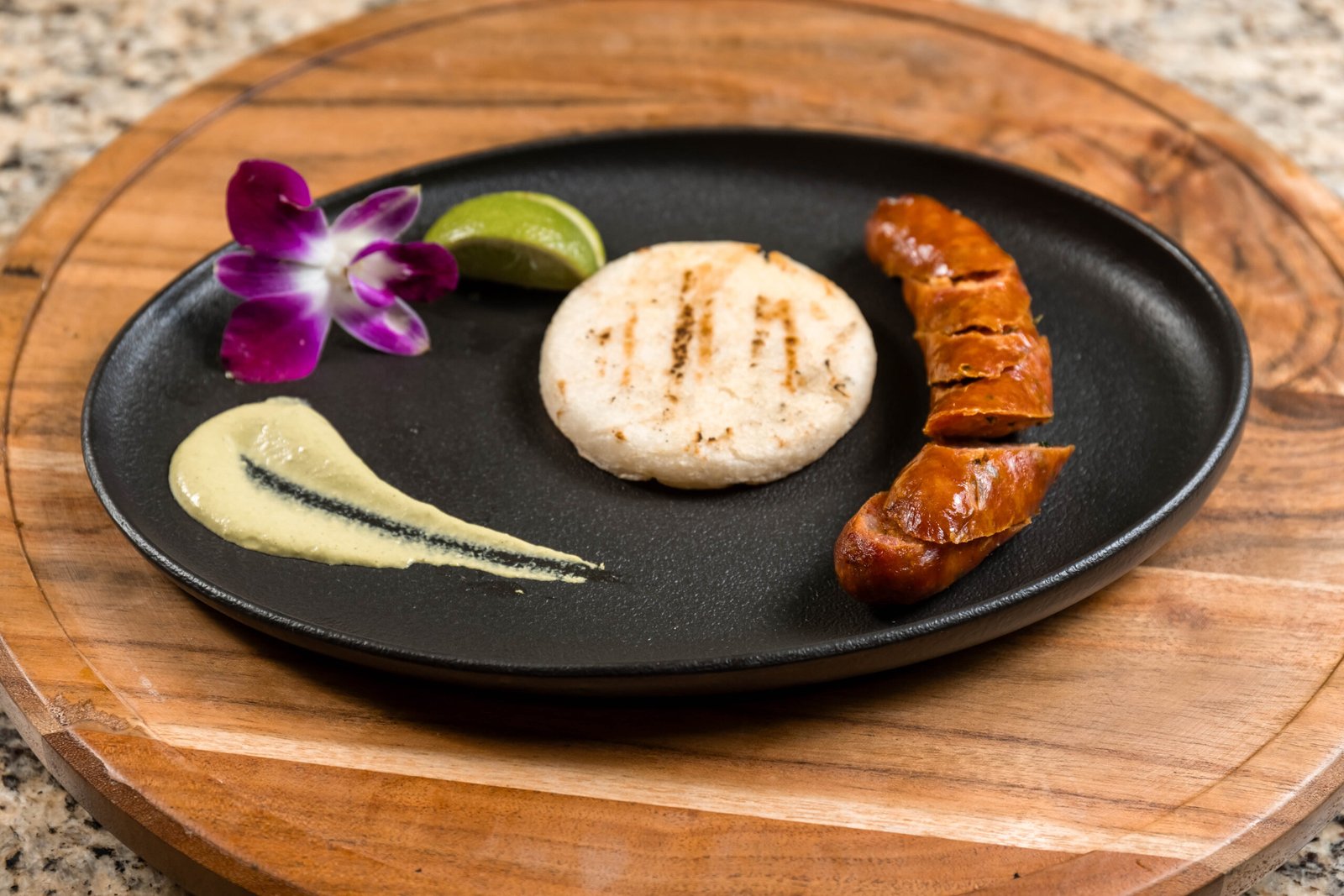 Chorizo con Arepa Pequena